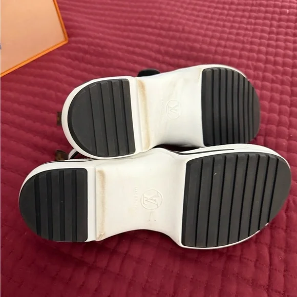 Louis Vuitton Arch-light Authentic Sandal Size  39 - Picture 4 of 4